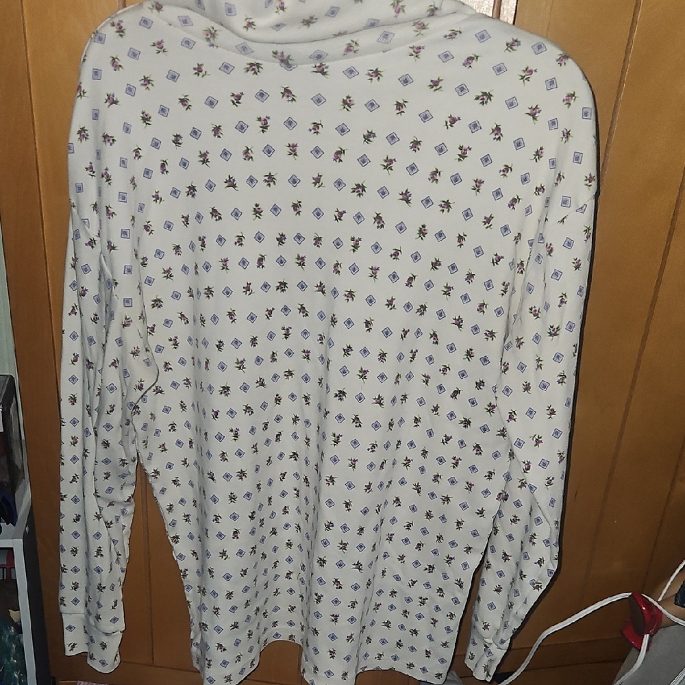 Vintage Flying Colors White Long Sleeve Turtleneck with Floral Print